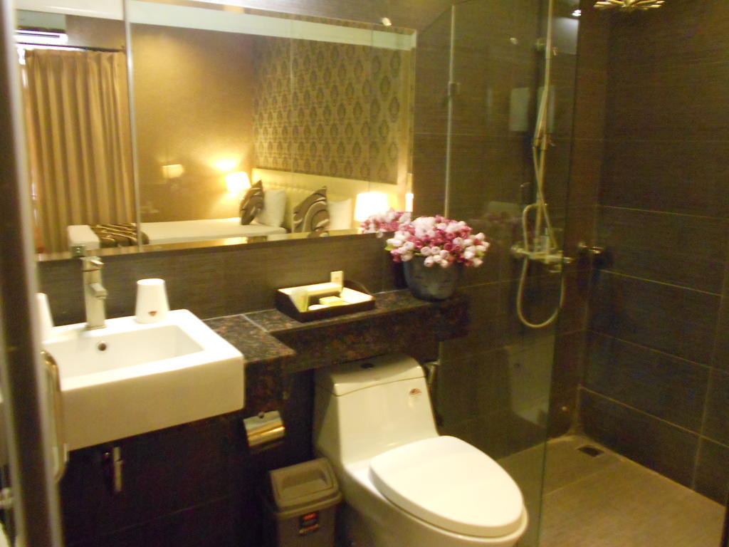 Venus Hotel Hanoi Buitenkant foto