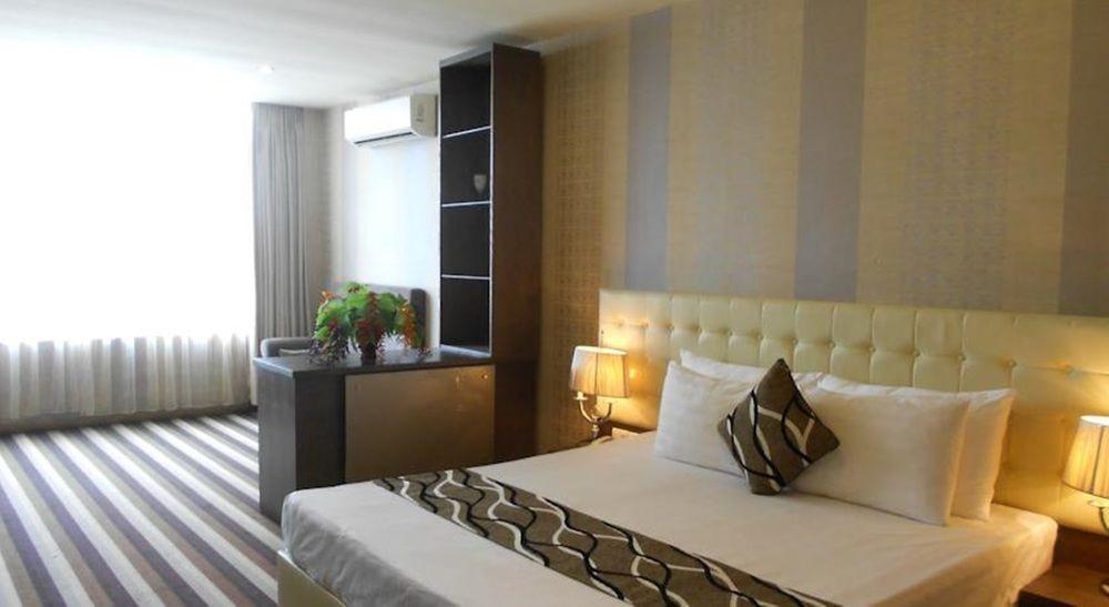 Venus Hotel Hanoi Buitenkant foto