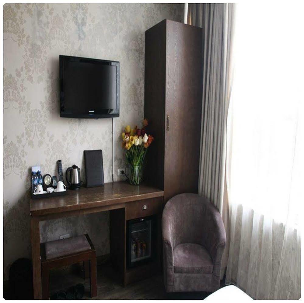 Venus Hotel Hanoi Buitenkant foto